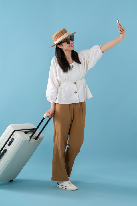 高中毕业旅行中的女孩图版权图片下载