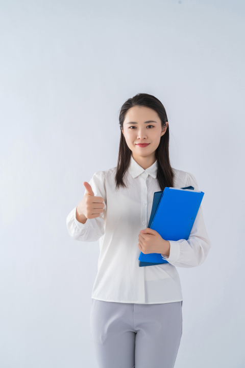 公司女性职工工作图版权图片下载