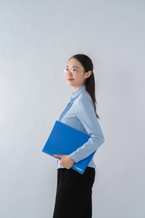 知识性女性实拍图版权图片下载
