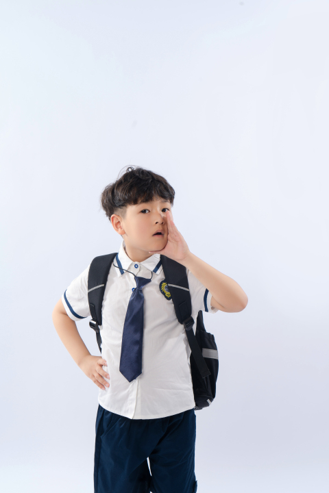优秀小学生个人写真实拍图版权图片下载