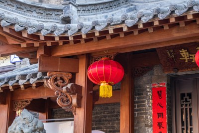 屋檐下的红灯笼高清图