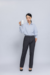 端着水杯的女老师高清图