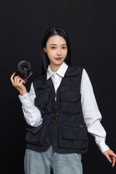 摄影师半身近景实拍图