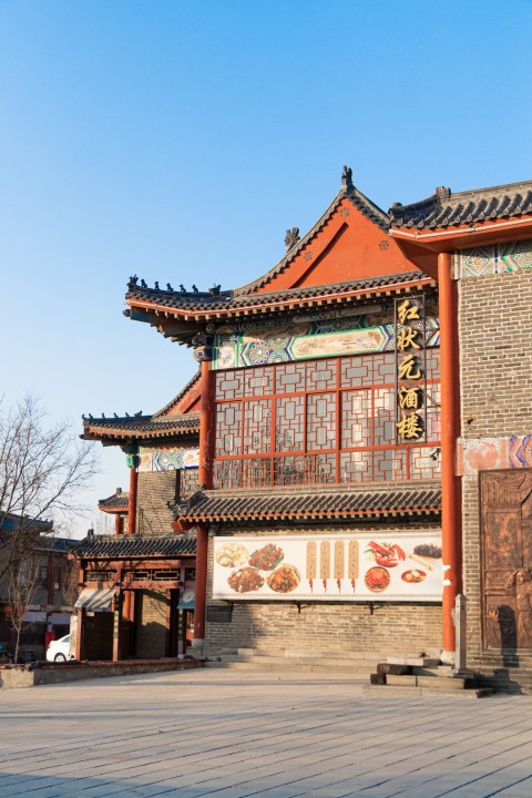 街头古代建筑高清图版权图片下载