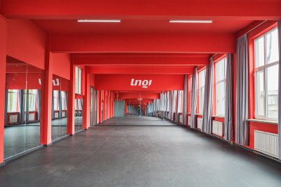 红色个性艺术装饰图