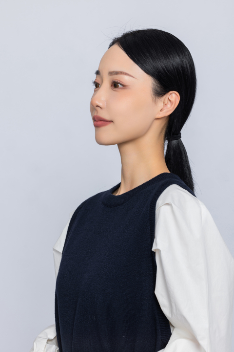 女老师完美侧脸高清图版权图片下载