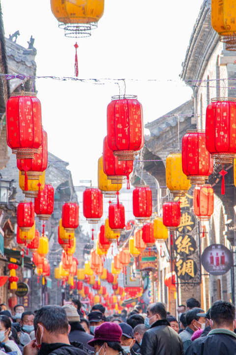 装饰考究的灯笼一条街高清图版权图片下载