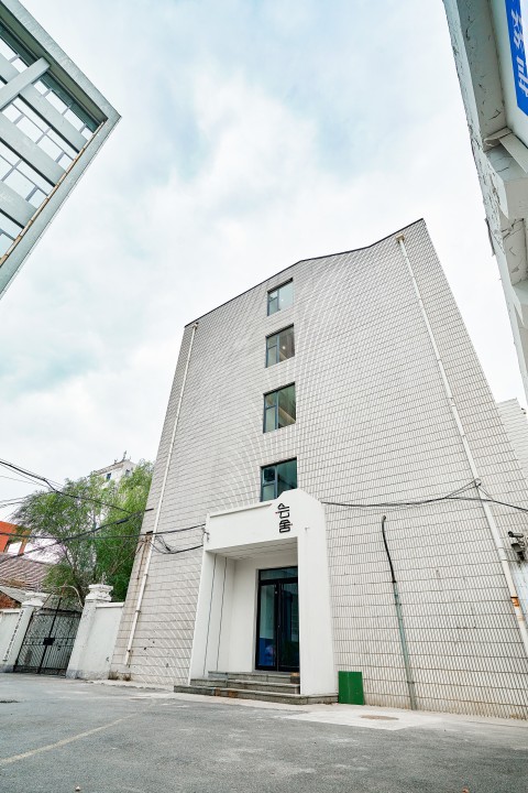 学校户外风景图版权图片下载