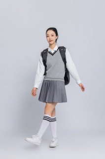 穿校服的女大学生高清图