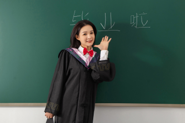 大方得体的毕业女生高清图