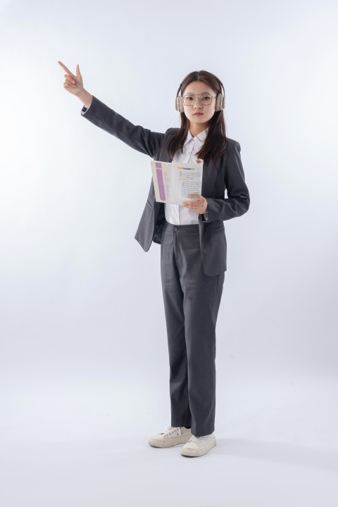 职业装的女教师图版权图片下载