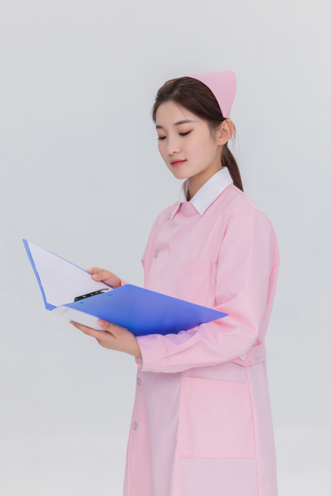 女护士查房记录高清图版权图片下载