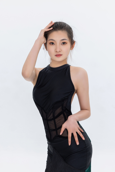 舞蹈女生充满活力实拍图版权图片下载