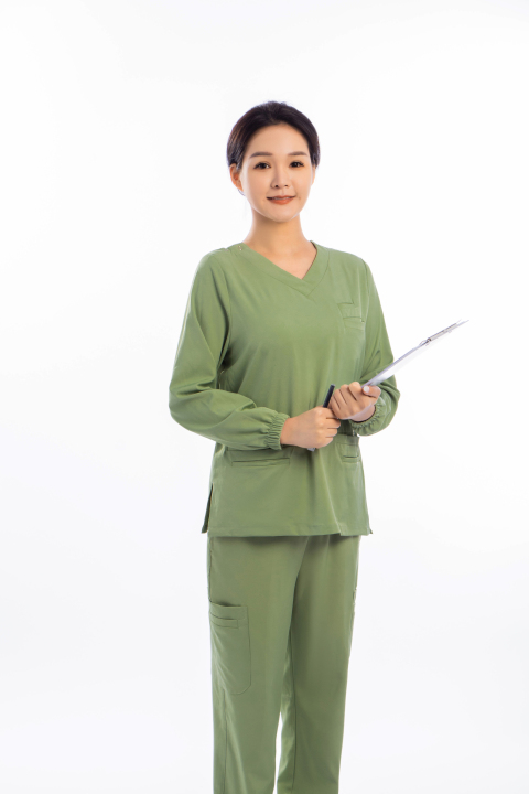 绿色手术服女医生正视前方高清图版权图片下载