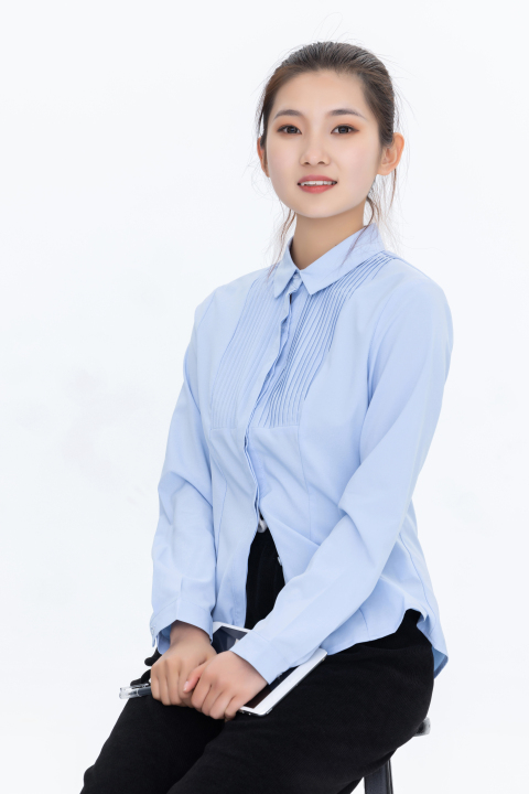 年轻的女员工近景高清图版权图片下载