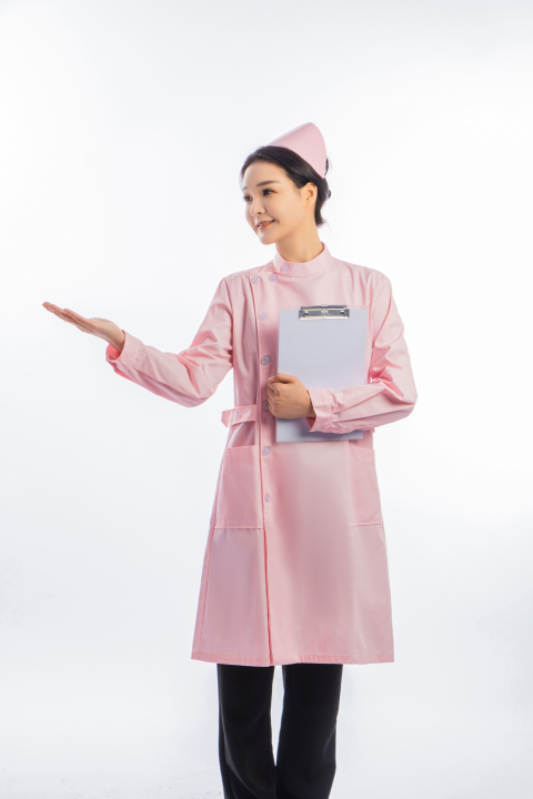 女护士引导方向转头实拍图版权图片下载
