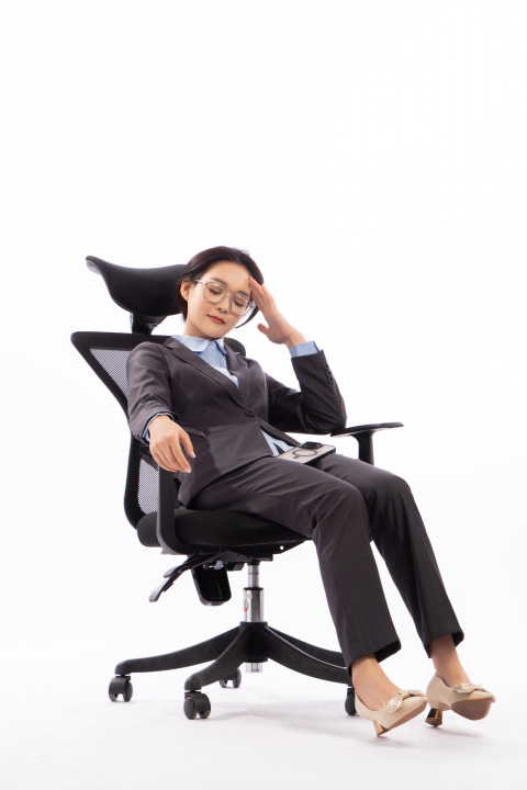 思考中的职场女性图版权图片下载