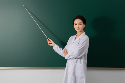 上班中的女老师图片
