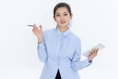 公司里的搞怪女生实拍图