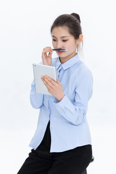 可爱乖巧的女员工高清图