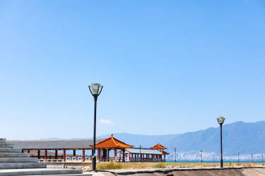度假景区路灯实拍图