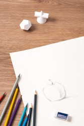 白色立体图形模型实怕图