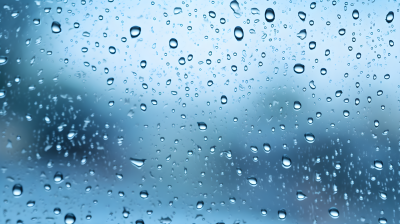 轻盈如风的窗前雨滴摄影图